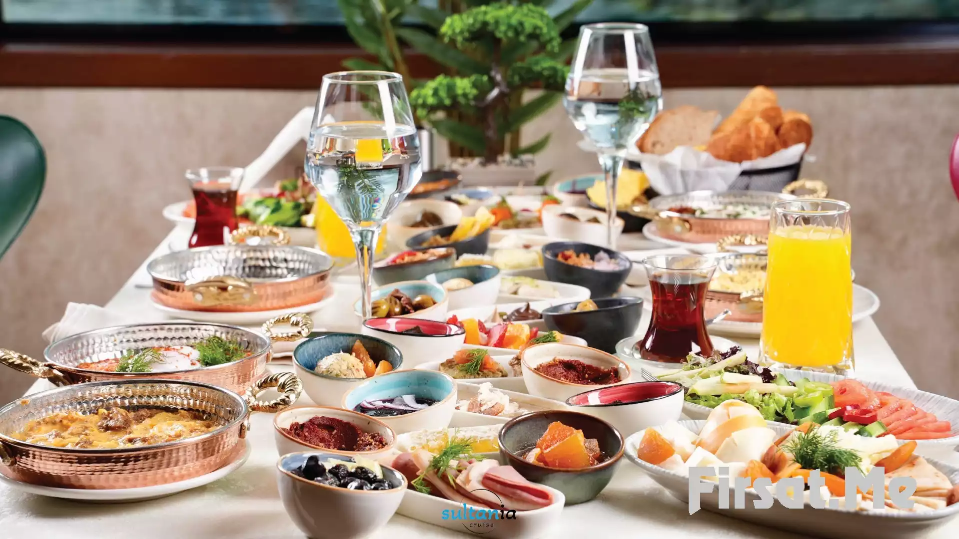 Private Istanbul Bosphorus Breakfast Cruise on a Luxury Yacht