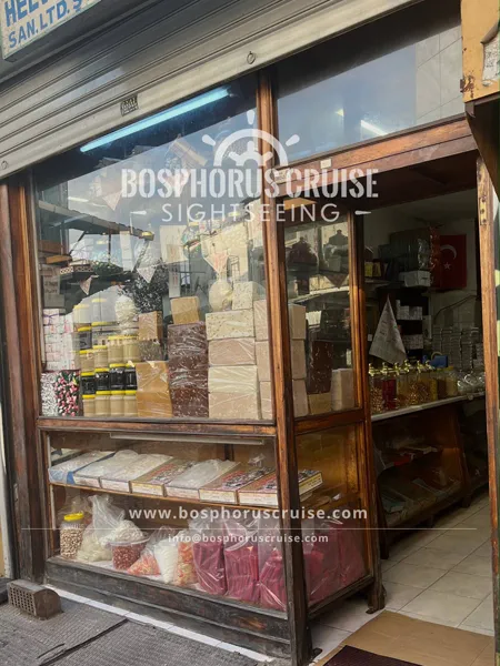 IIstanbul Walking Tour with Enchanting Bosphorus Sunset Cruise