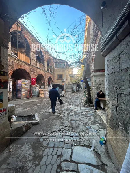 IIstanbul Walking Tour with Enchanting Bosphorus Sunset Cruise