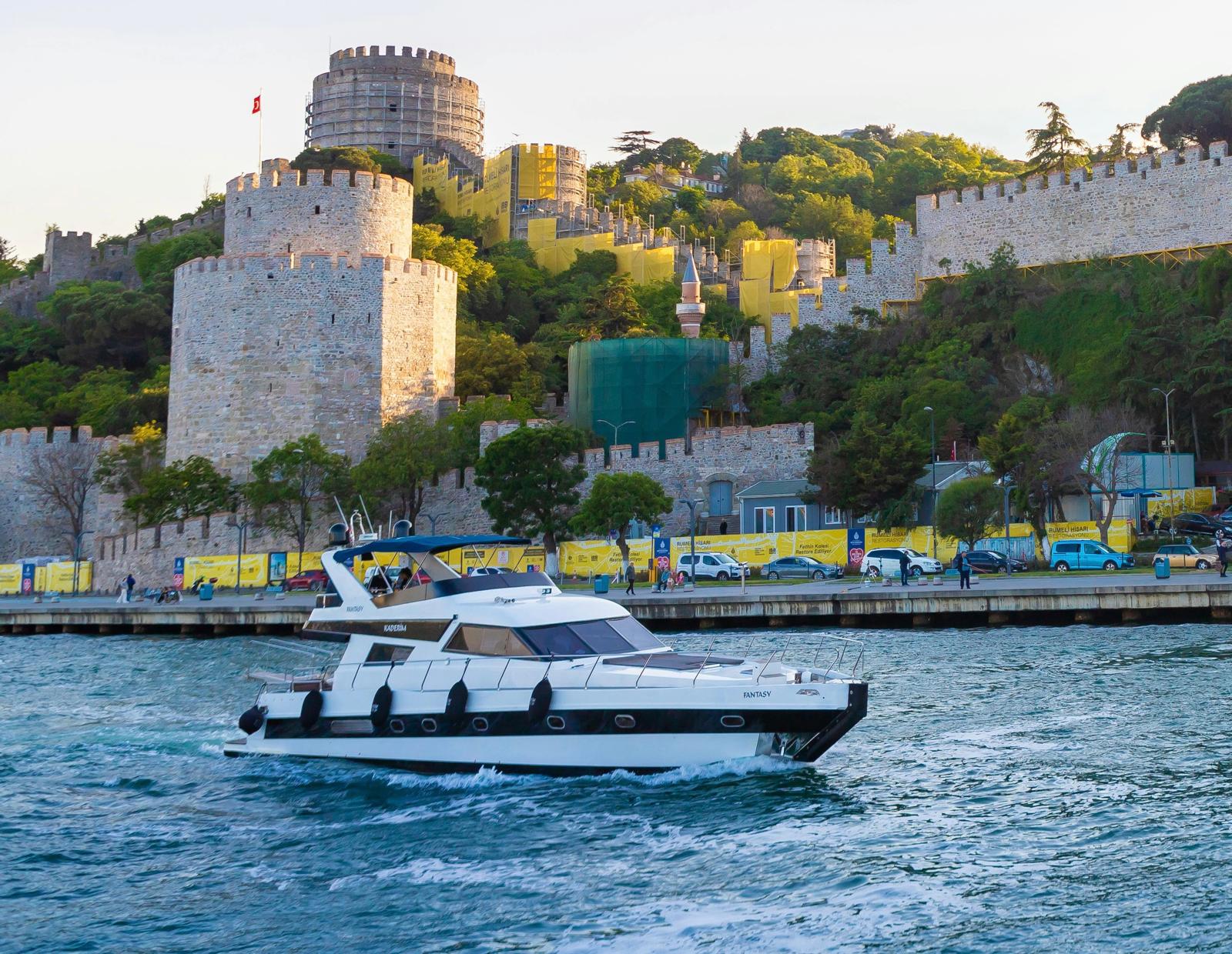 10ft - DenDen 7 Yacht