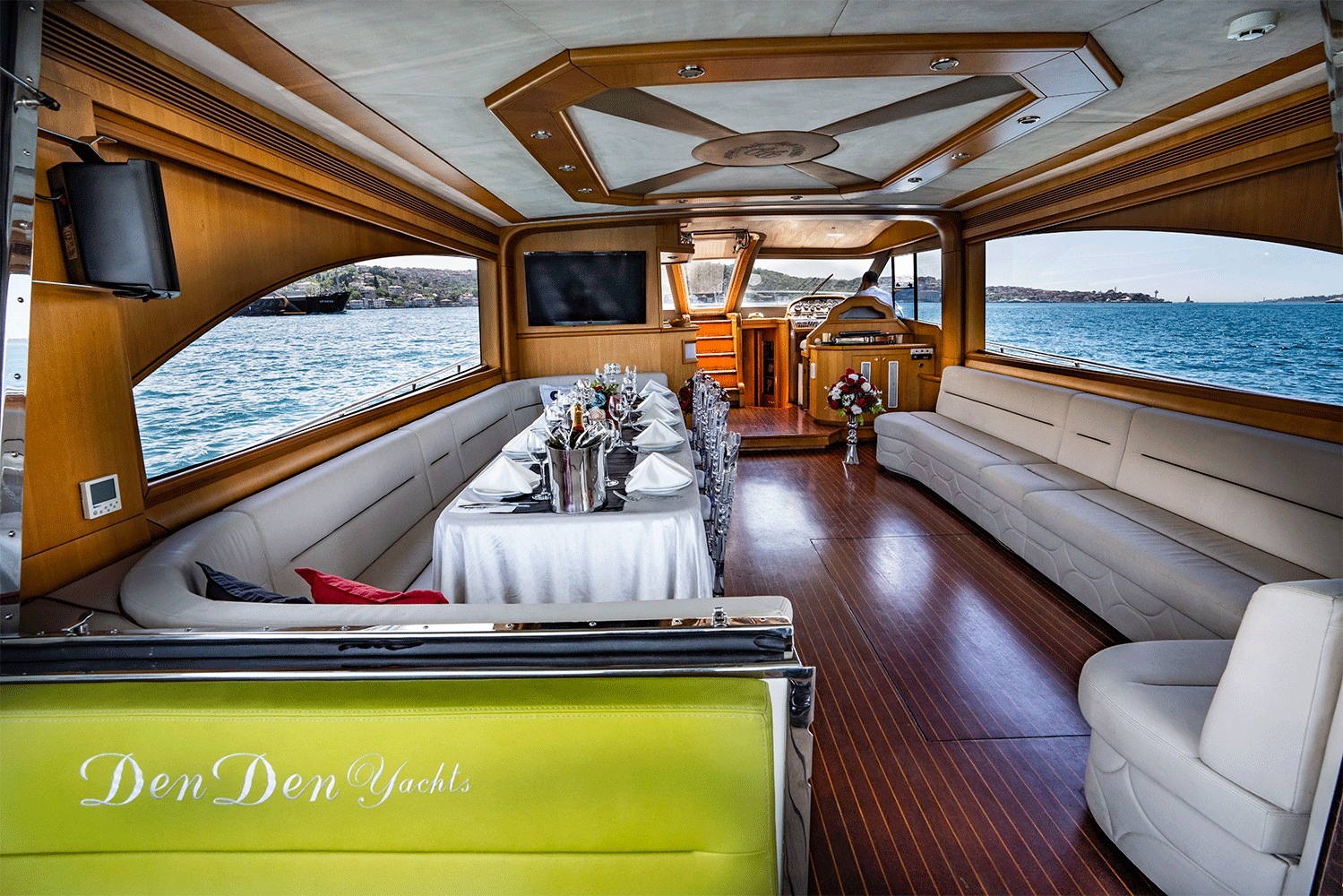 10ft - DenDen 7 Yacht