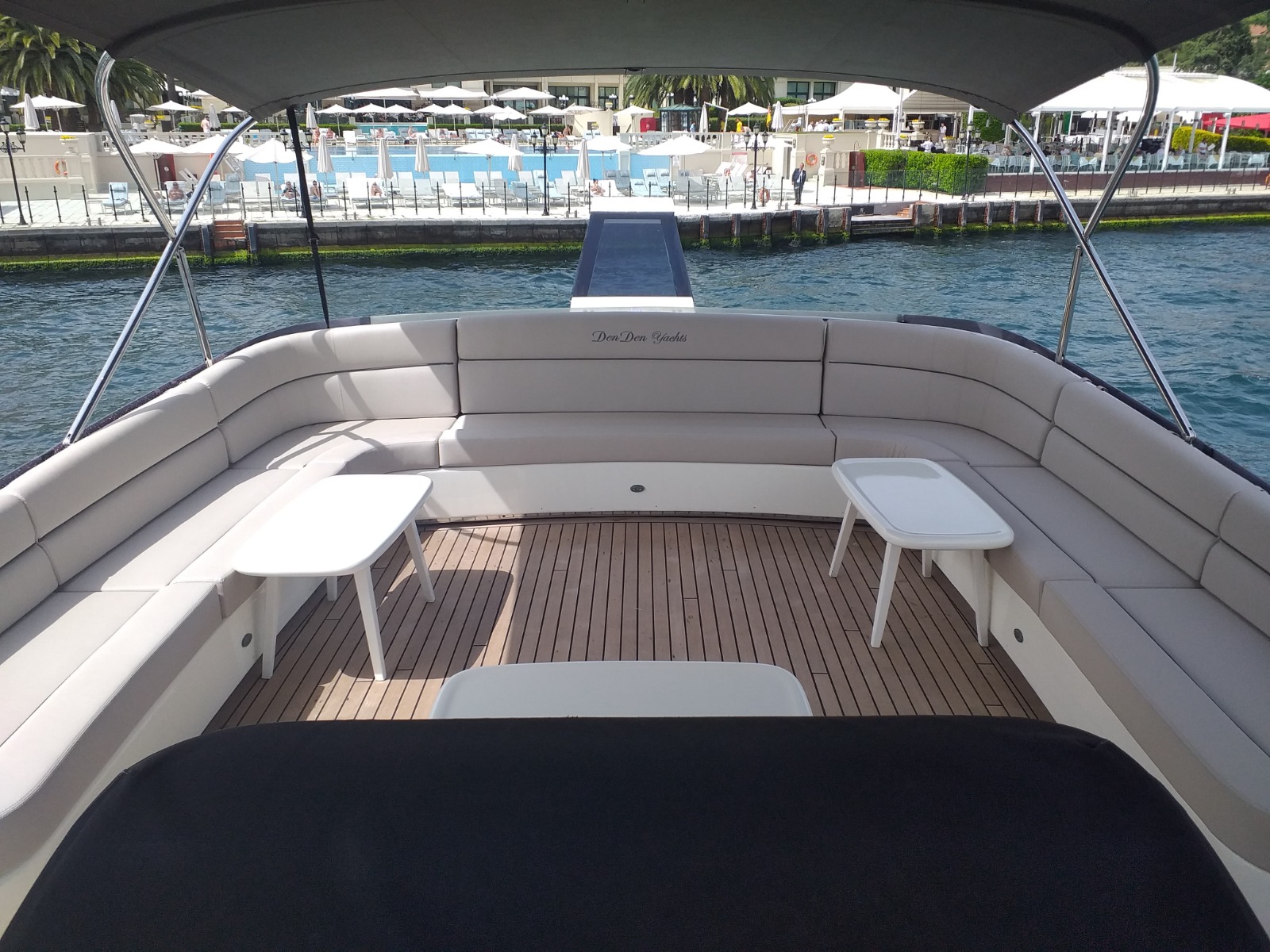 10ft - DenDen 7 Yacht